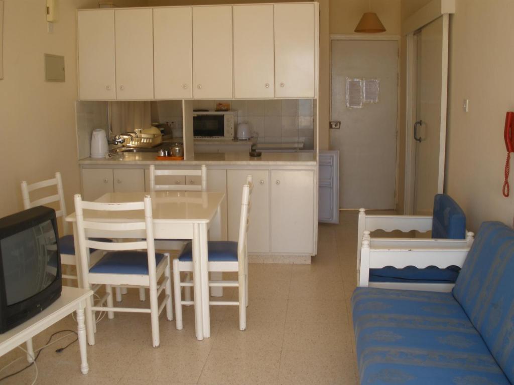 Klashiana Hotel Apartments Oroklini Zimmer foto